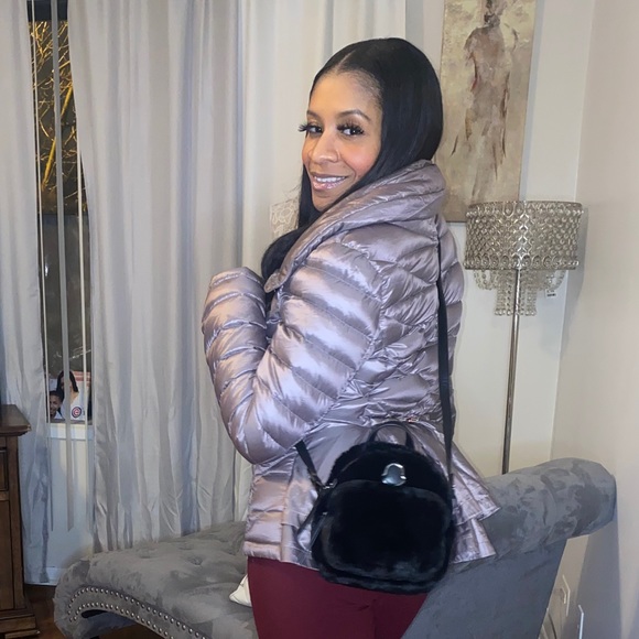 Meet Your Posher, Lydia! ❤️ - Picture 7 of 9